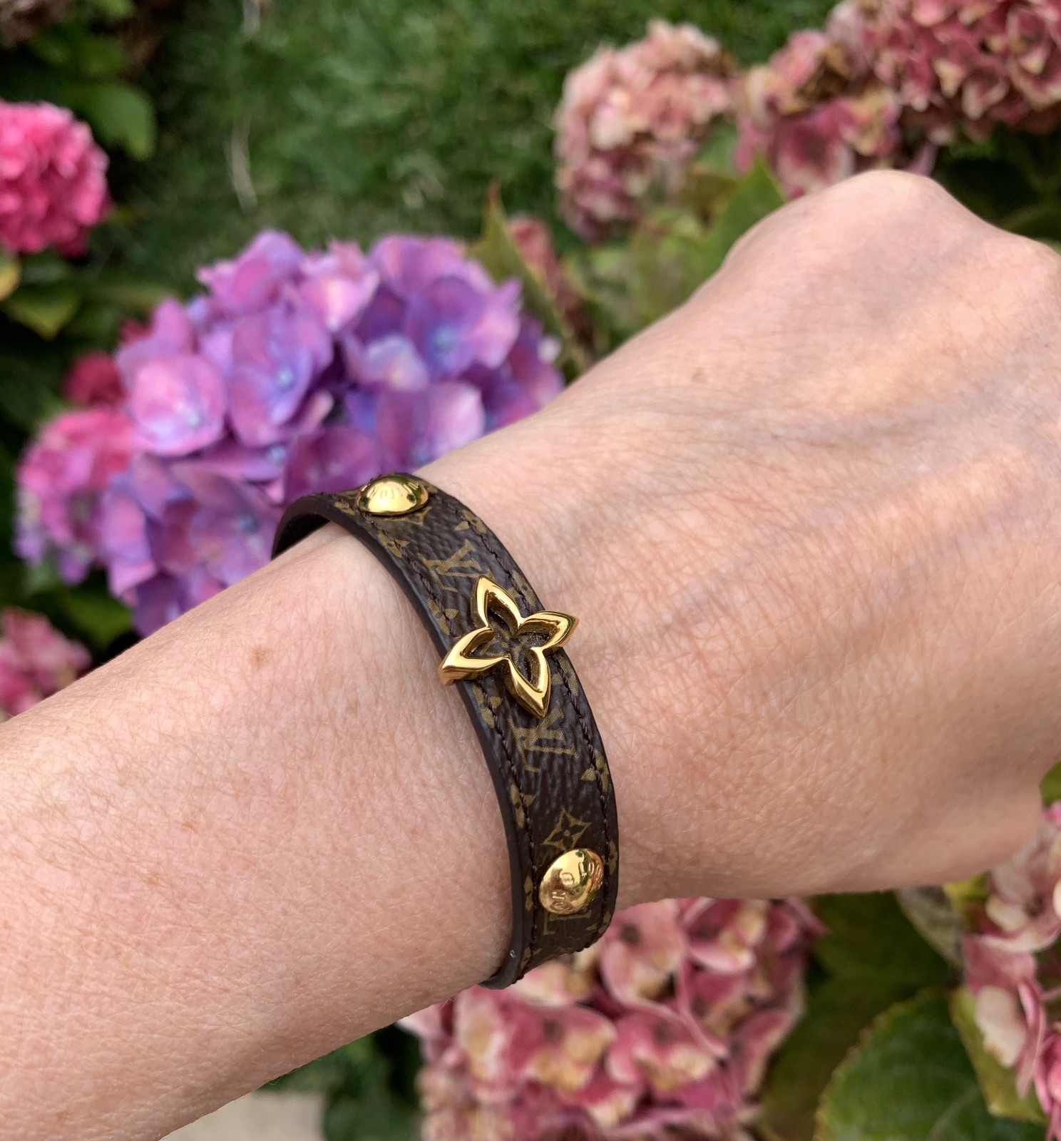 Louis Vuitton Monogram Blooming Leather Bracelet Gold Flower