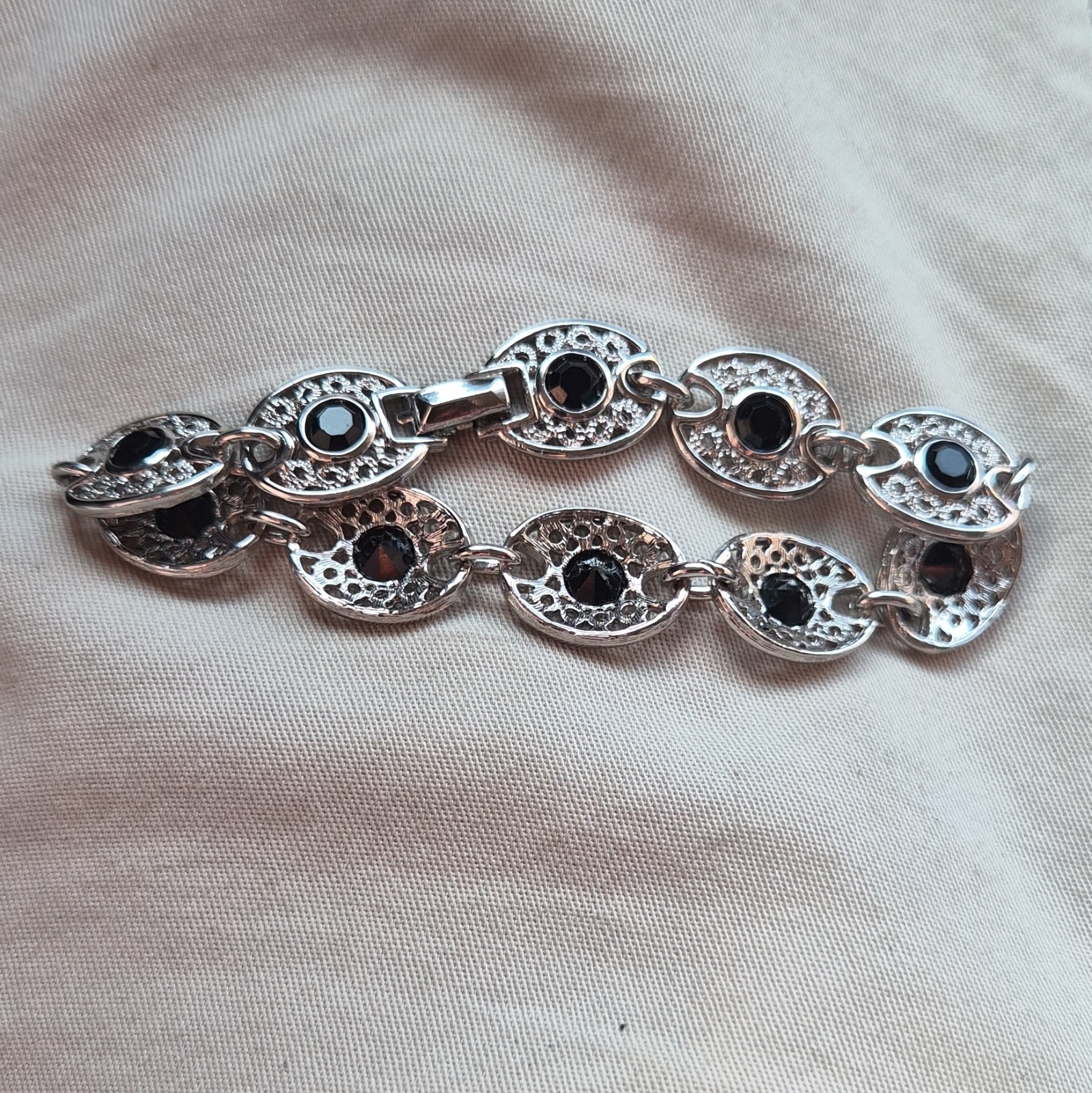 Simmons Signed Silver Tone Link Chain Bracelet Black Round Stones Box Clasp