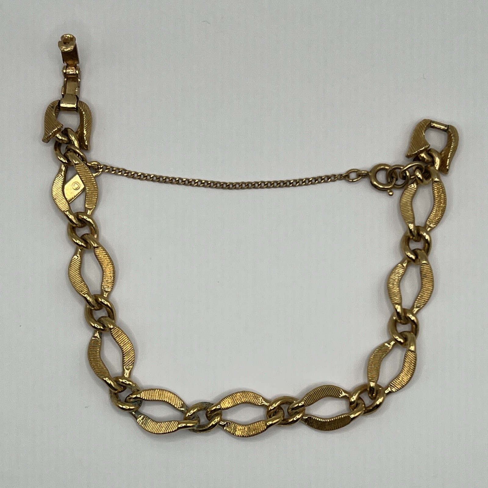 Monet Gold Tone Oval Link Chain Bracelet Snap Closure w/ Safety Chain Signed