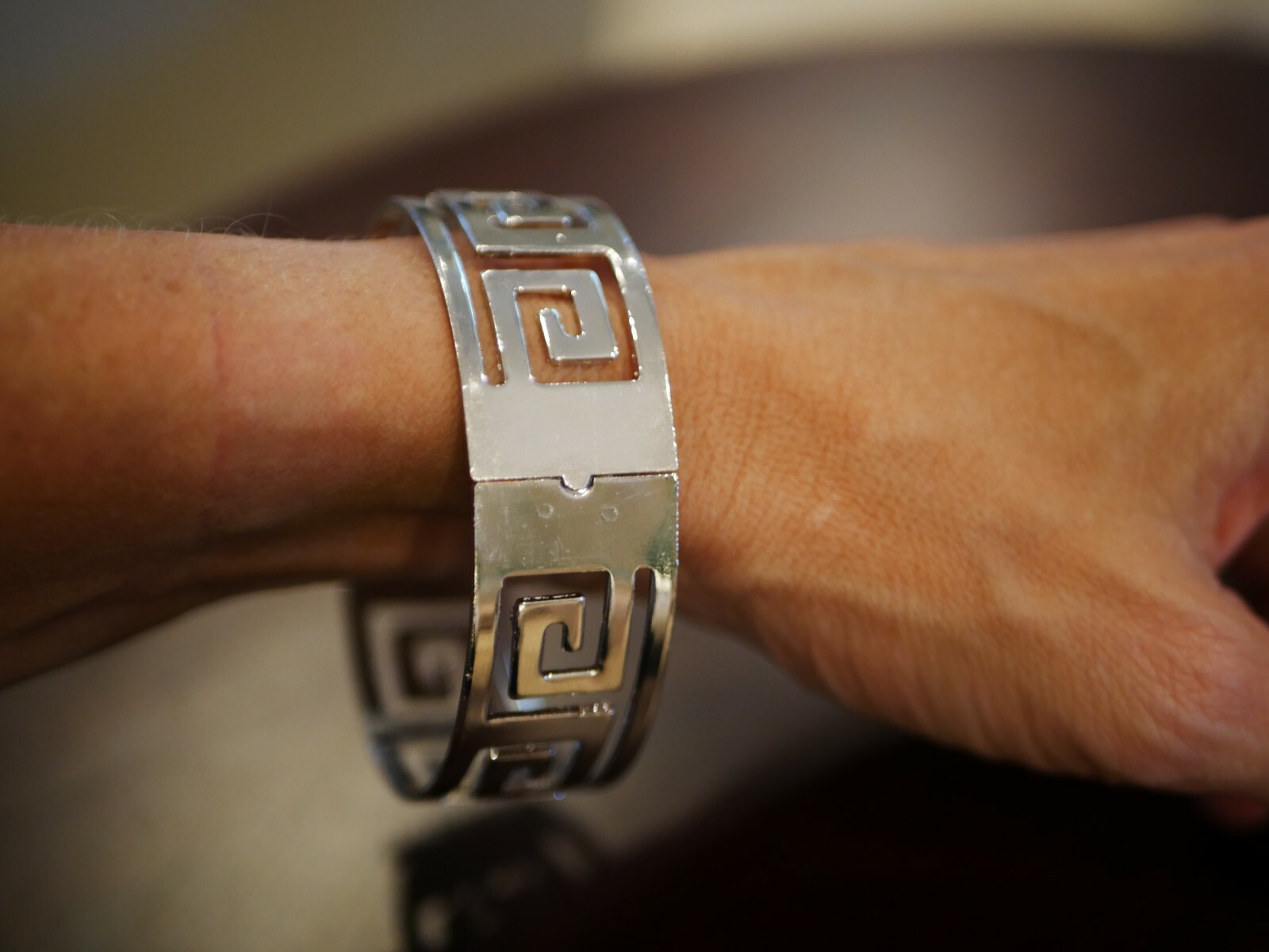 NEW Women’s Fashion Cuff Hinge Bracelet Bangle jewelry Greek Key Silver