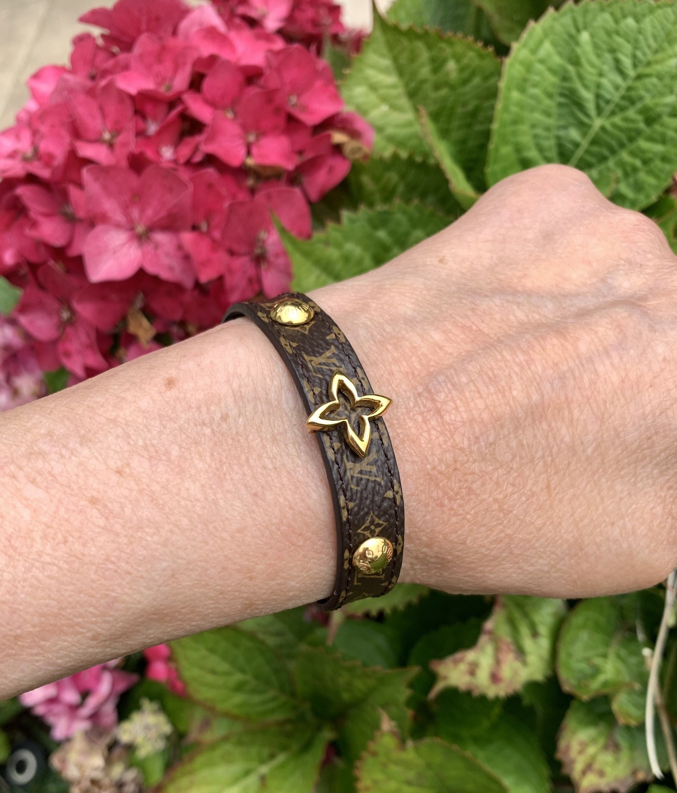 Louis Vuitton Monogram Blooming Leather Bracelet Gold Flower