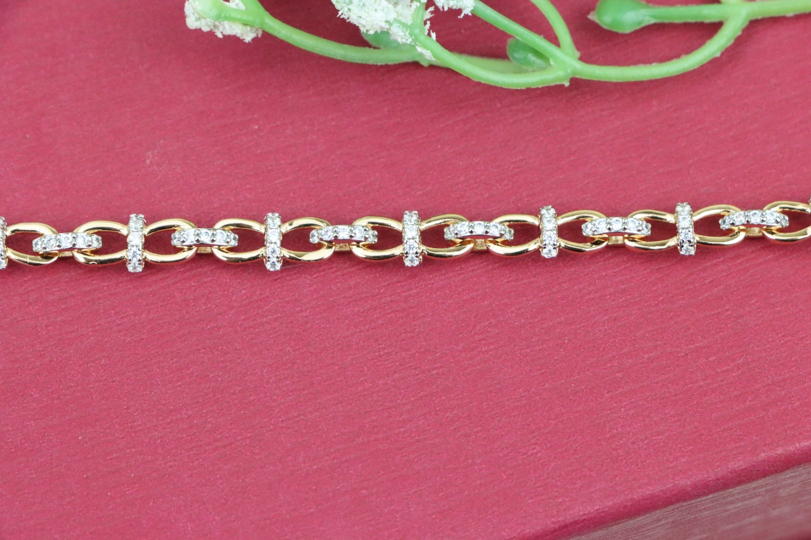 Elegant Rose Gold Bracelet with Sparkling Link Detailing, XPBL0839