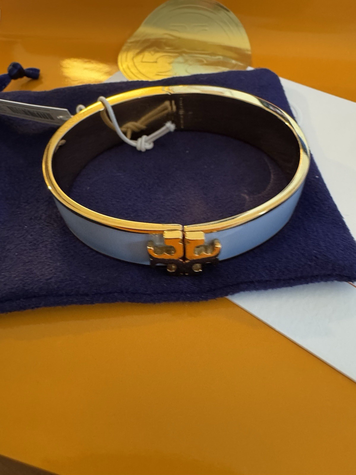 Tory Burch Kira Hinged Enamel Bracelet in Light Blue Chambray/Tory Gold – EC