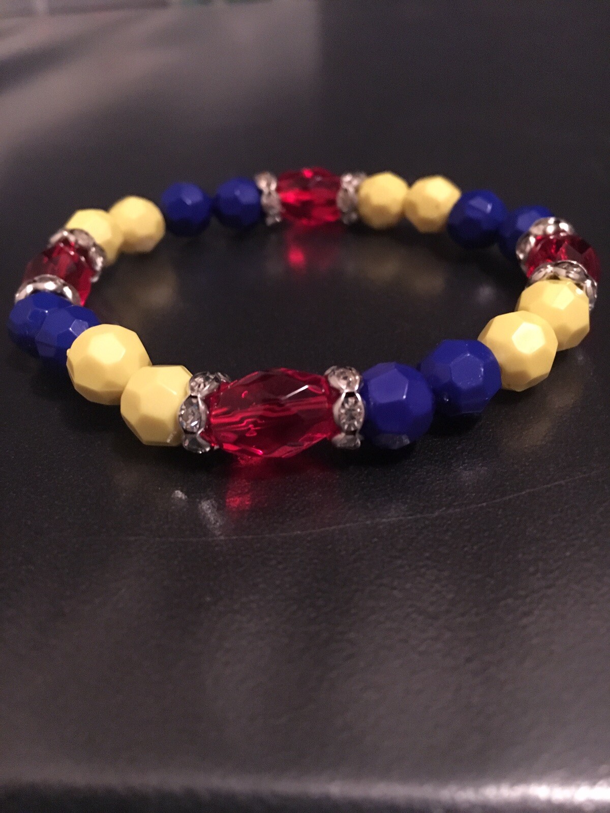 Womens girls Romania/Europe 7” Stretch Beaded Bracelet Red/Yellow/Blue Jewelry