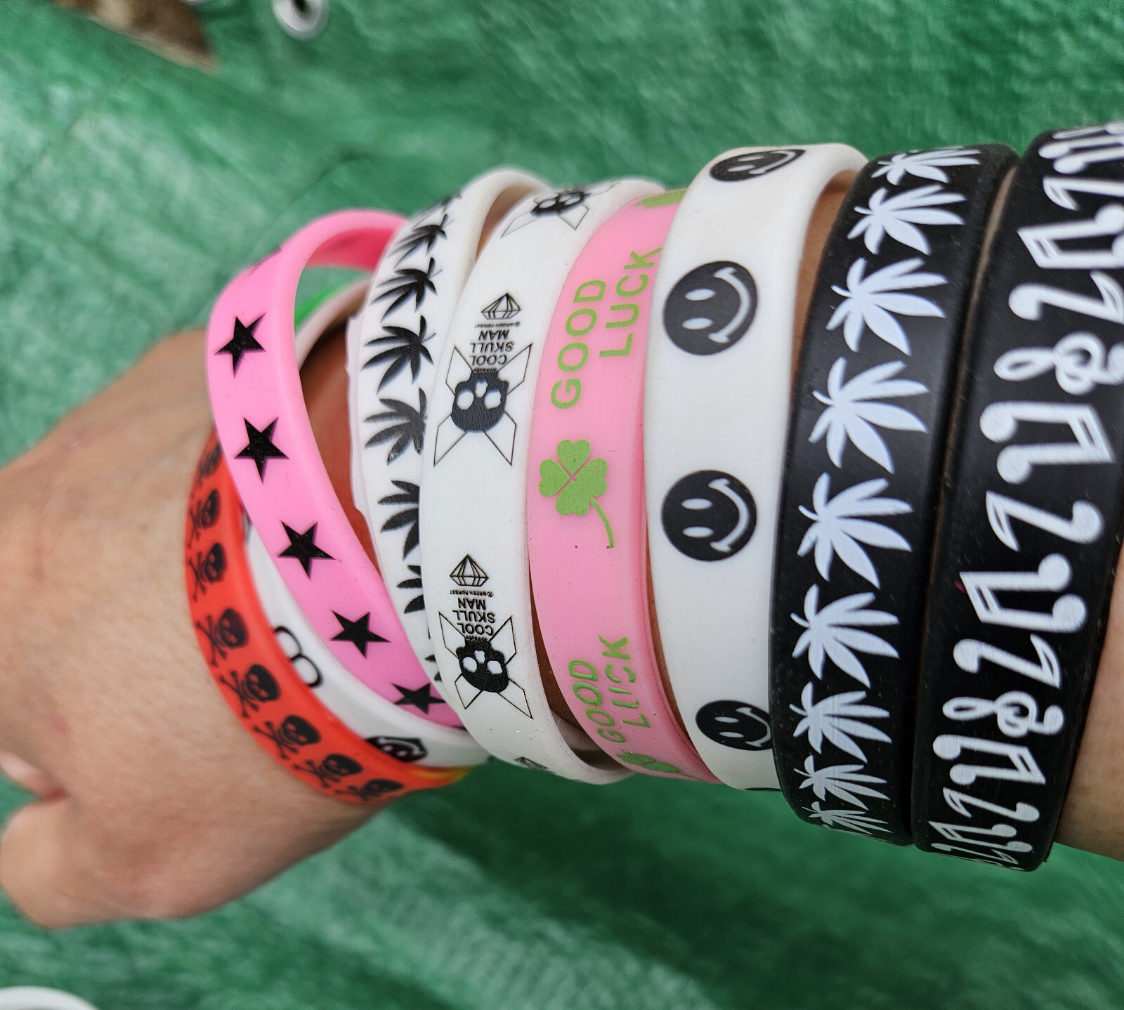 50x Fashion Adult Unisex Patterned Silicone Rubber WristBand Friendship Bracelet