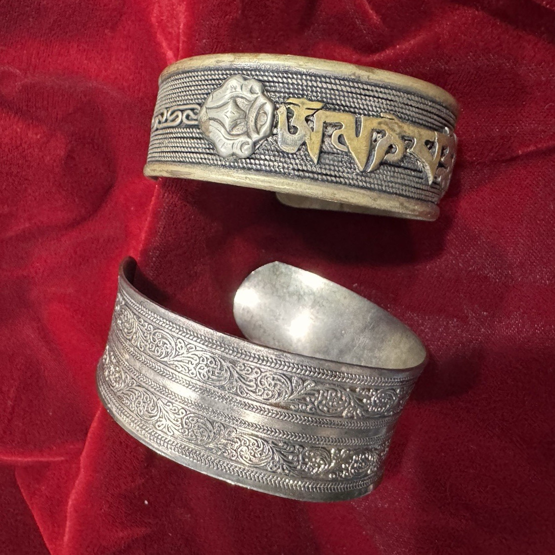 LOT OF 2 ENGRAVED METAL CUFF BRACELETS SILVER TONE GOLD TONE NO STONE
