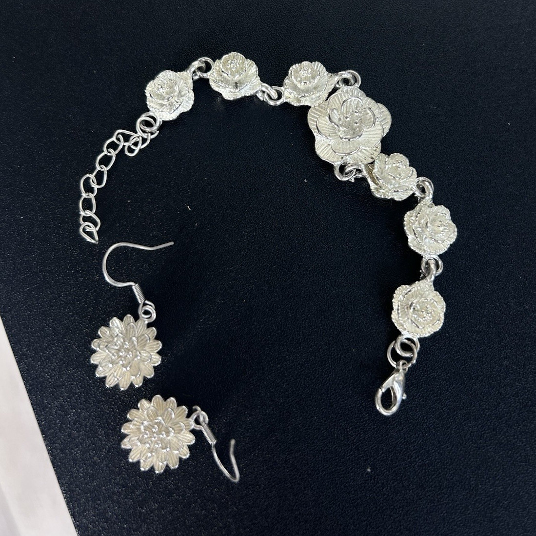 Silver Tone Adjustable Cable Link Bracelet Flower Dangle Charm plus earrings set