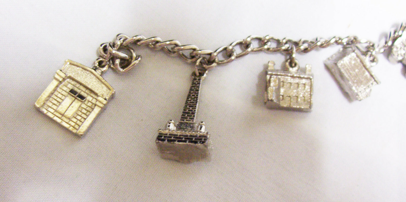 BRACELET Presidential Charm Silver tone Vintage Bracelet 6 Unique Charms (A1)