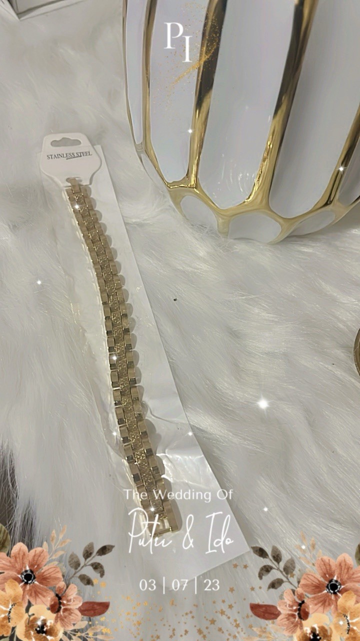Gold Tone Stainless Steel Link Bracelet Fold Over Closure No Stone