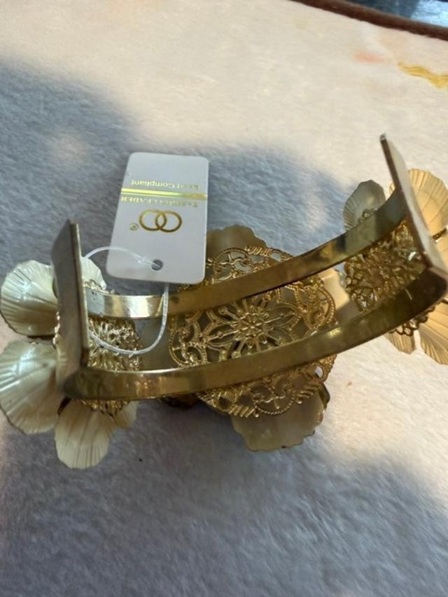 Chunky Gold Metal Flower Cuff Bracelet Filigree Wrap Rose Daisy’s Pearl Large