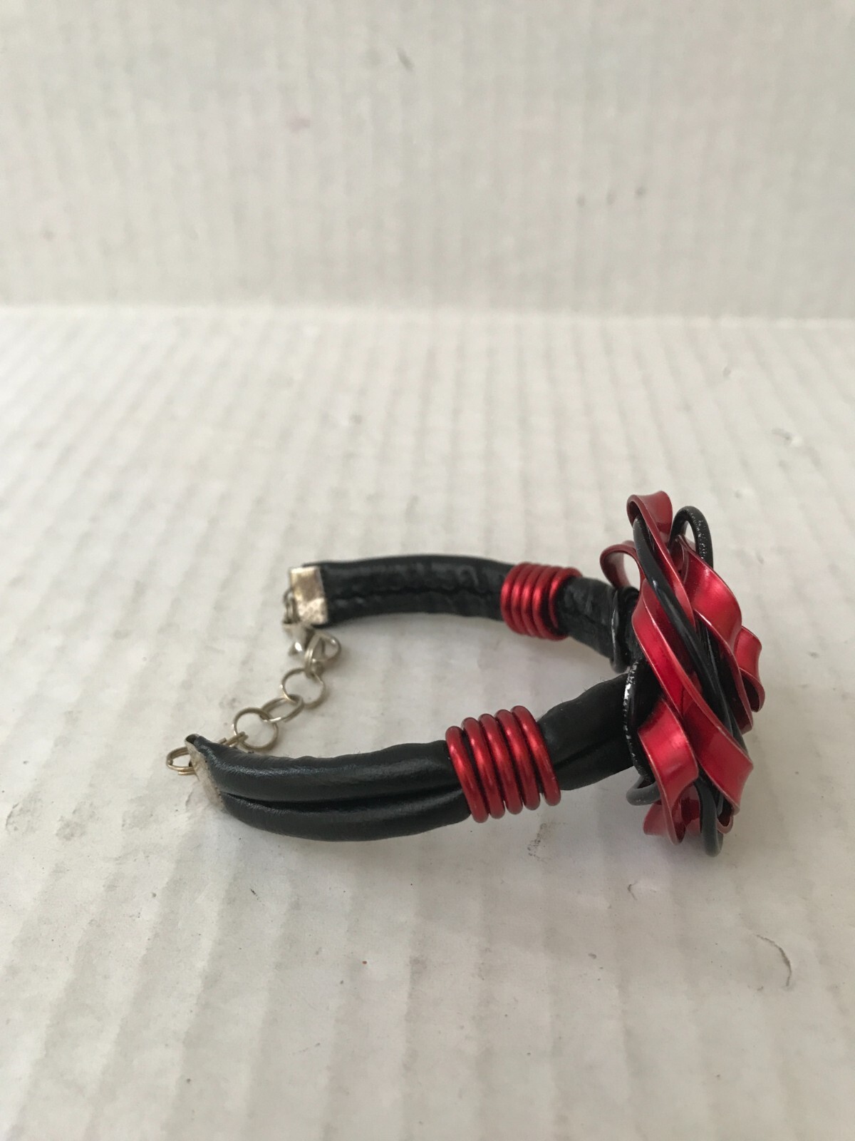 UNUSUAL ENAMEL OVER METAL RED AND BLACK ROSE FLOWER BRACELET