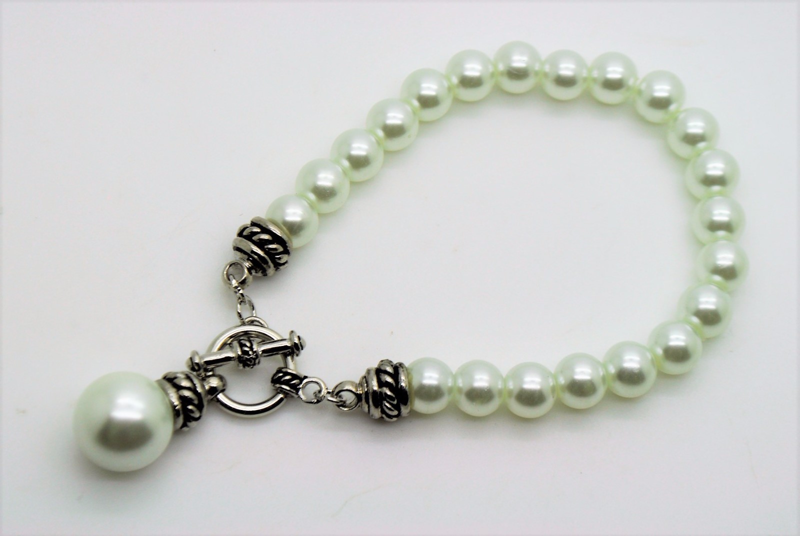 B356 Modern Chic design Style High-quality White Pearls Fashion Toggle Bracelet