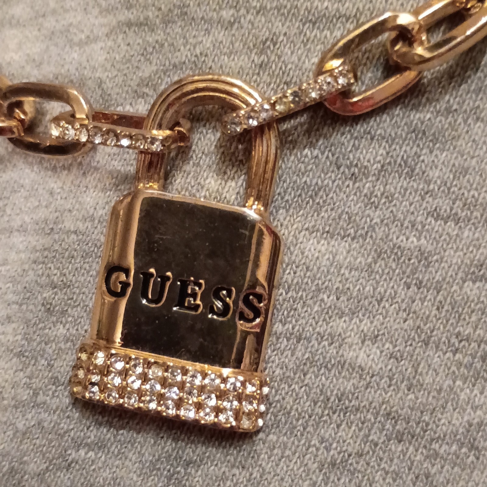 GUESS Signed Gold Chain Charm Bracelet Padlock Dangle Crystal Lobster Clasp