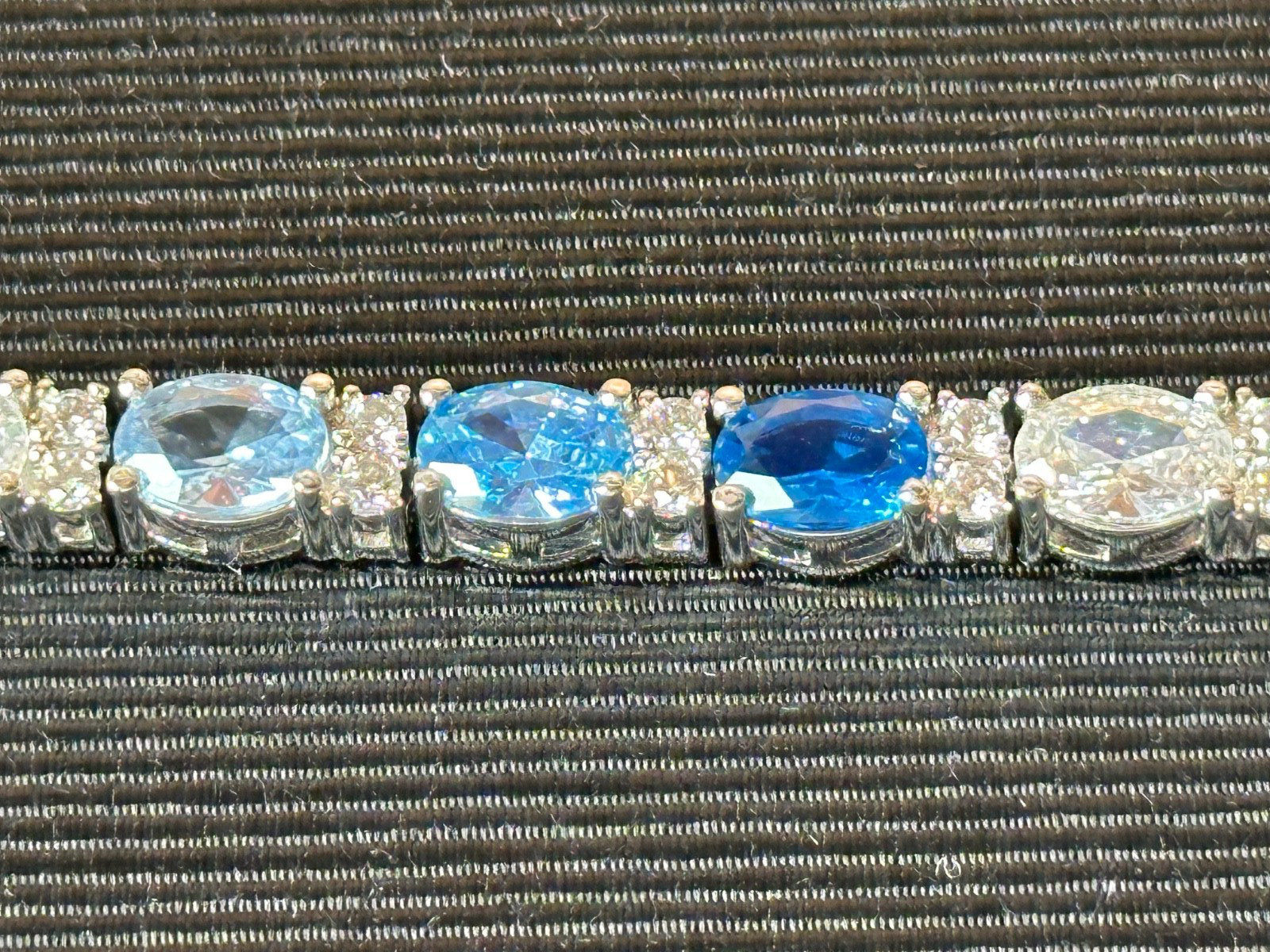 GLD 7″ TENNIS BRACELET 5 mm Blue Mixed Oval Cut Cubic Zirconia White Gold Plate