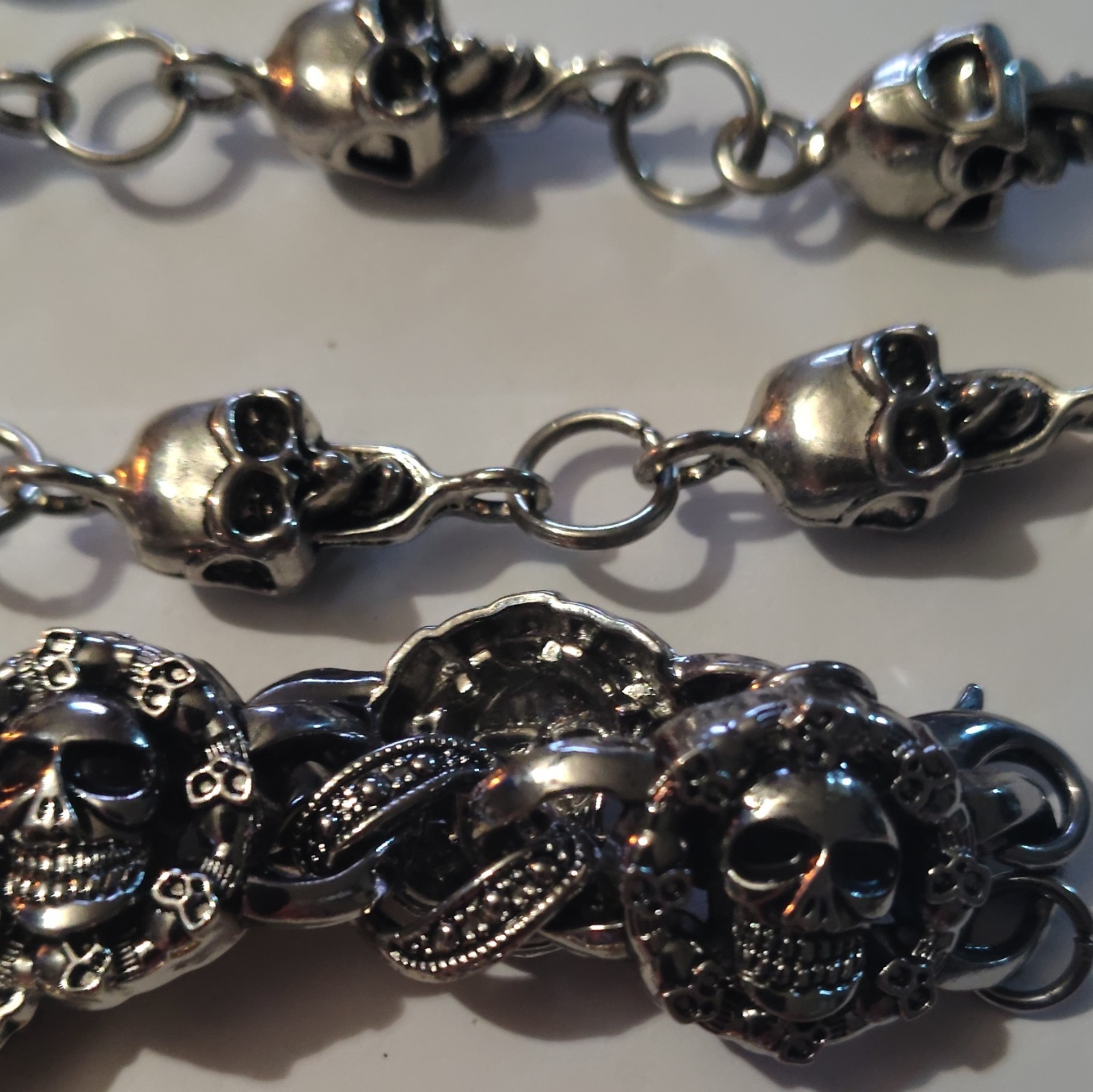 Skull ring Link Curb Chain Bracelets Lot of 2 Silver & Gold Tone Lobster Clasp