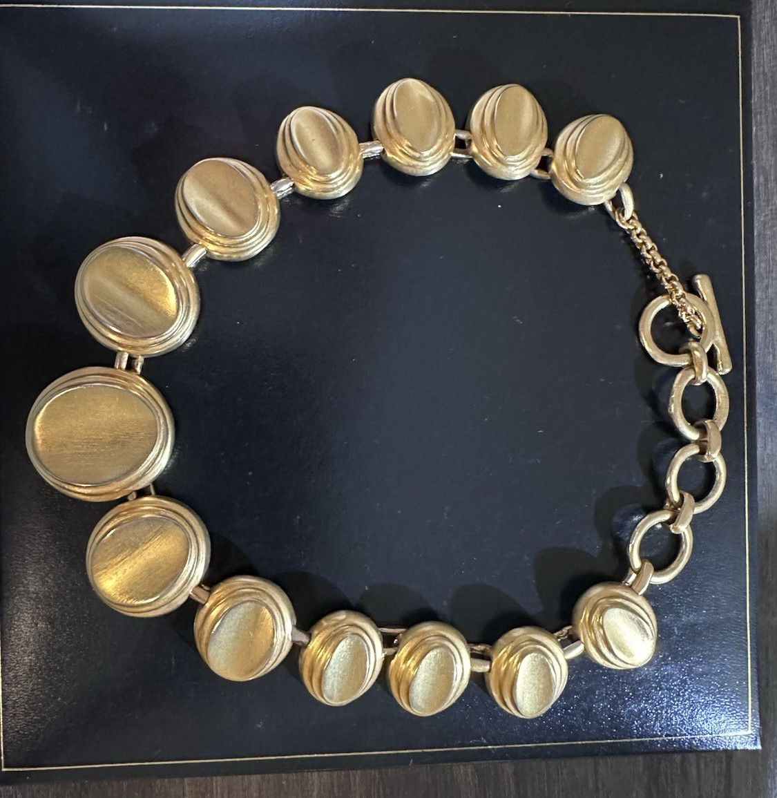 Vintage Clara Studios-Signed Oval Link Chain Bracelet with Toggle Closure