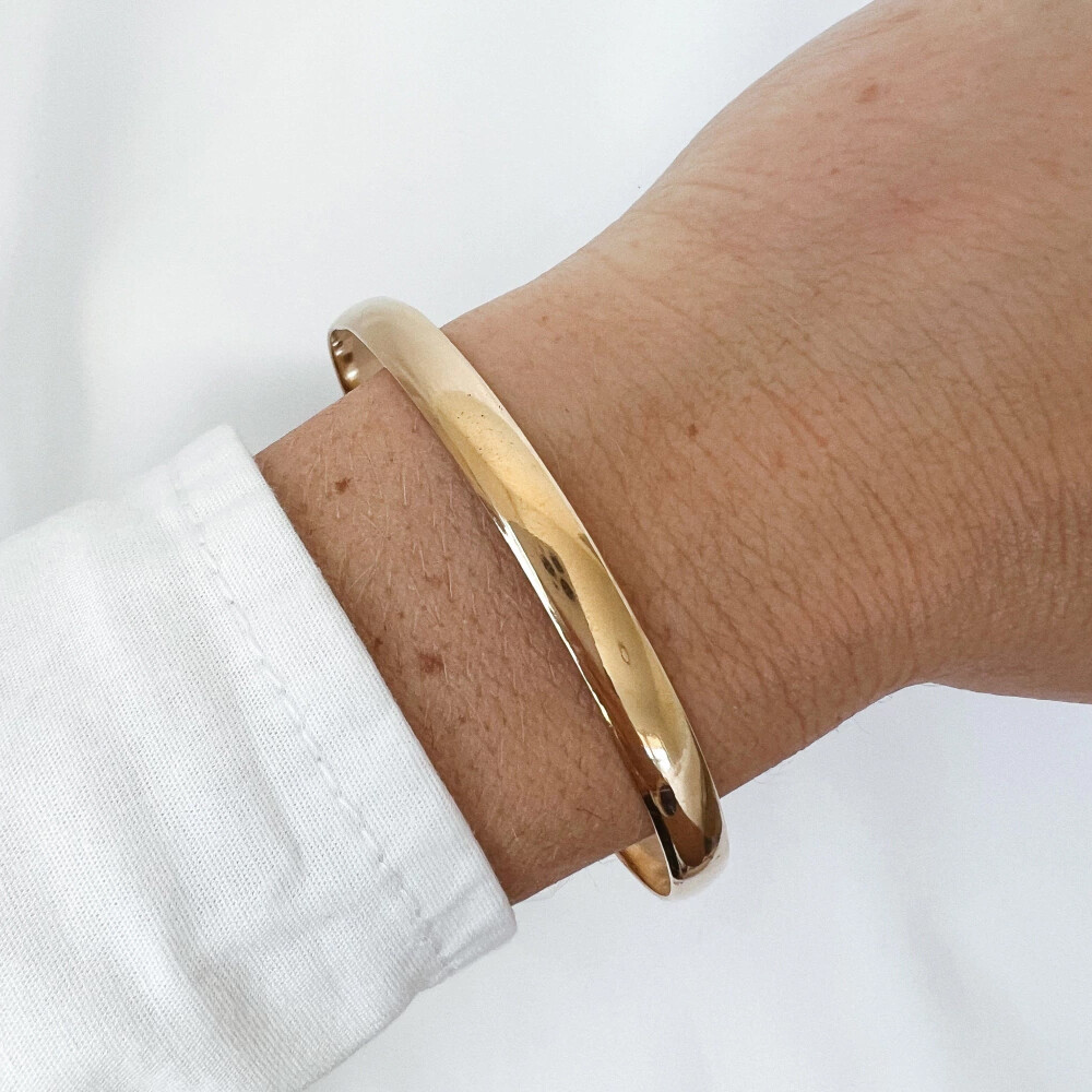 14K Yellow Gold Oval Bangle Bracelet 8” x 0.5mm