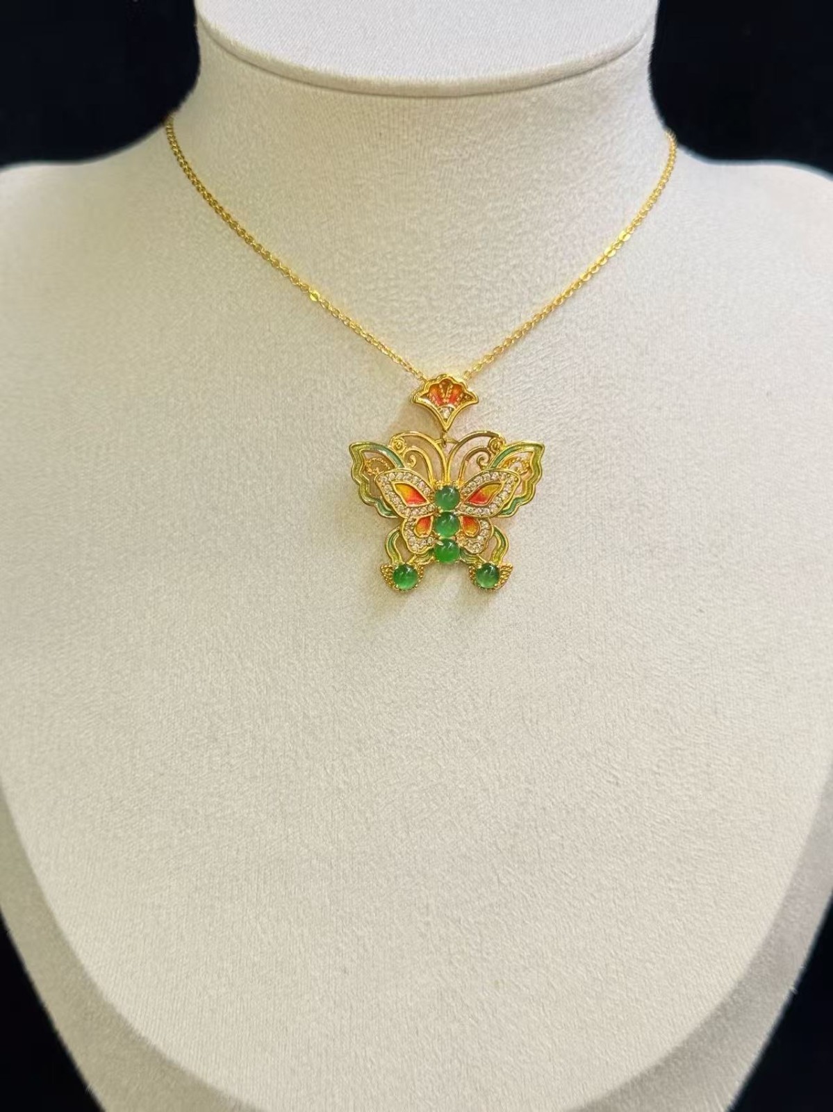 Beautiful Natural grade A jadeite Butterfiy pendant