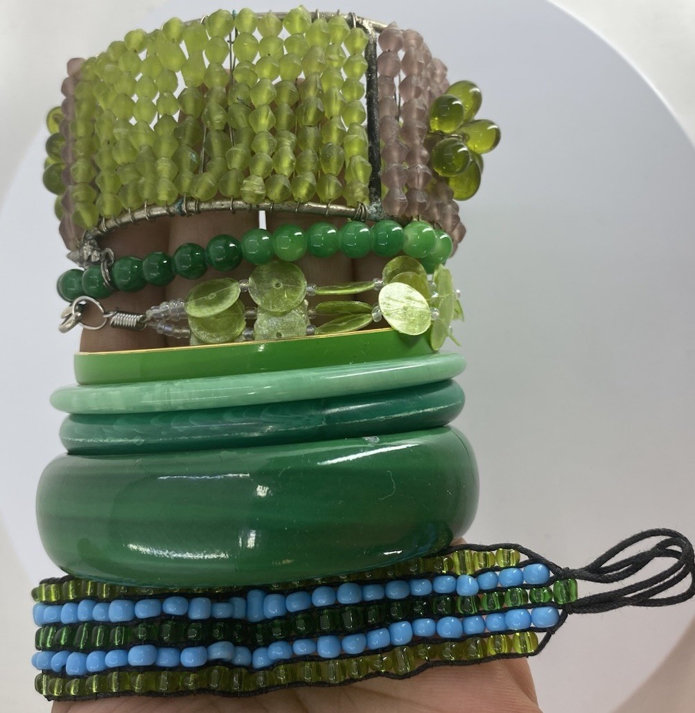 Vivid Chunky Cuffs Bangles Trendy Colorful Beaded EnamelShell 7.25-8.25 HCJLot4