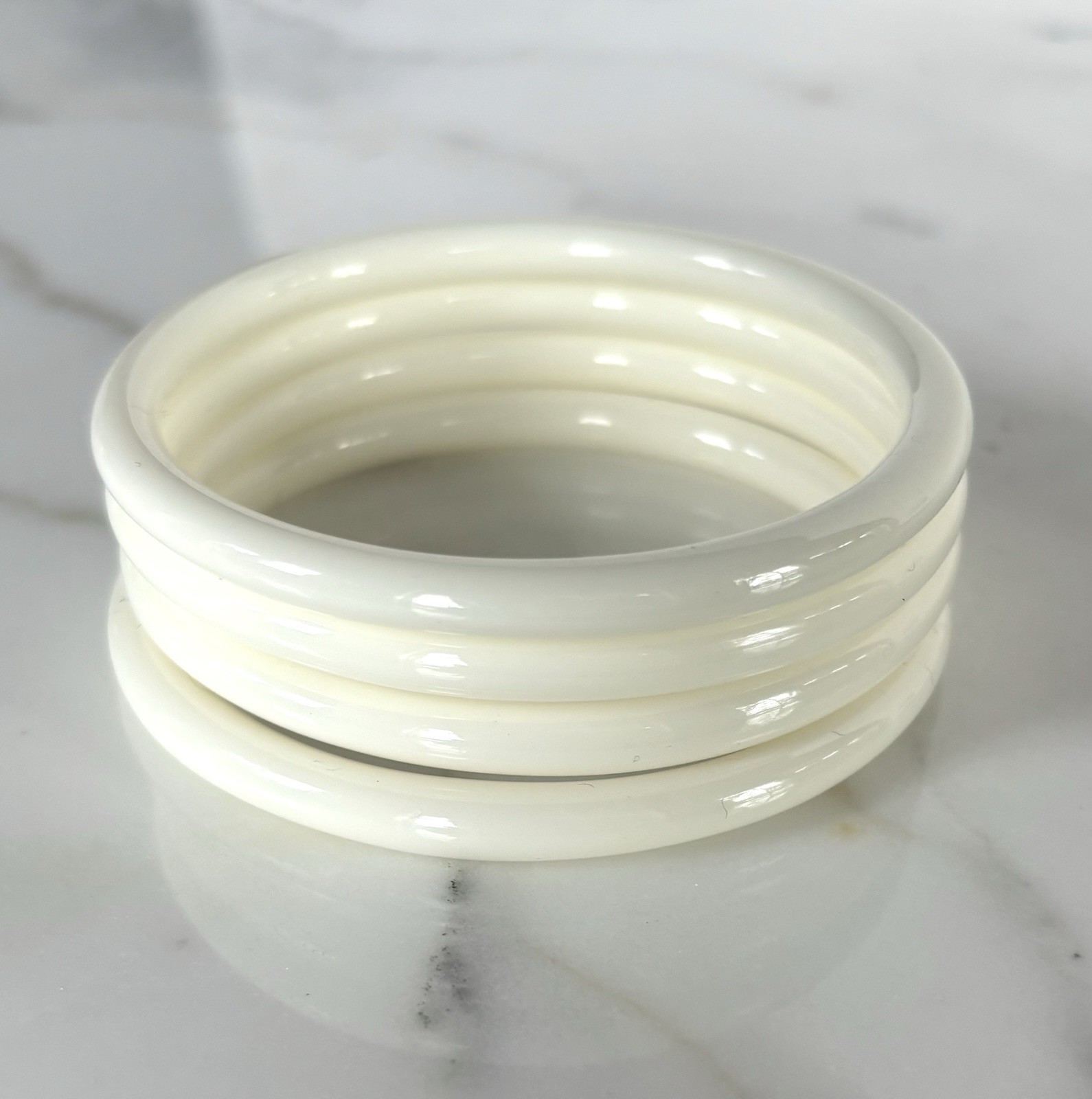 ANGELIQUE DE PARIS SET OF 4 WHITE FRENCH RESIN “GEM” BANGLE BRACELETS NWT