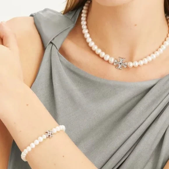 Tory Burch KIRA PEARL BRACELET in silver.