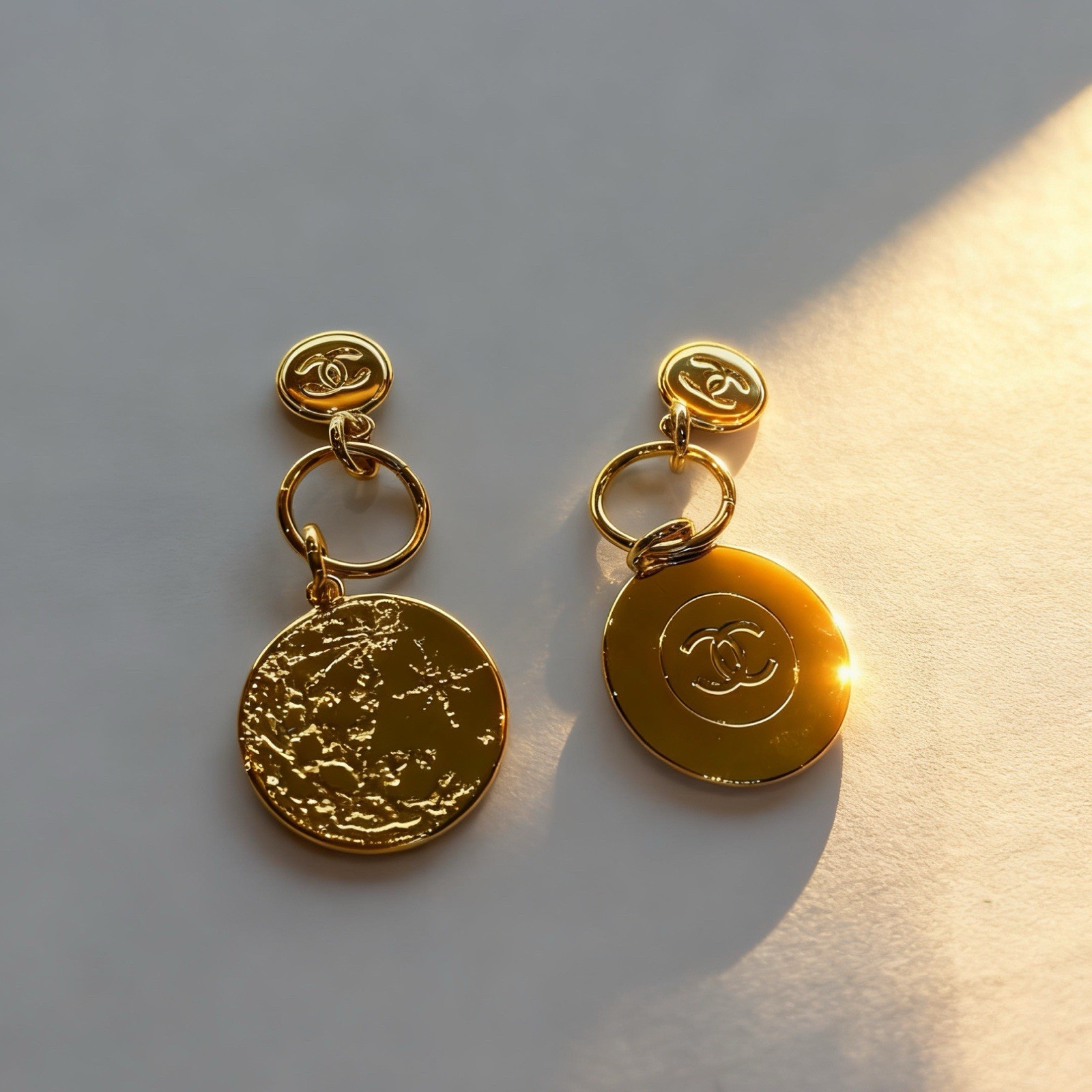 Rare (1) CHANEL Beauty 2023 VIP Gift “Moon” Gold Novelty Charm Pendant Christmas