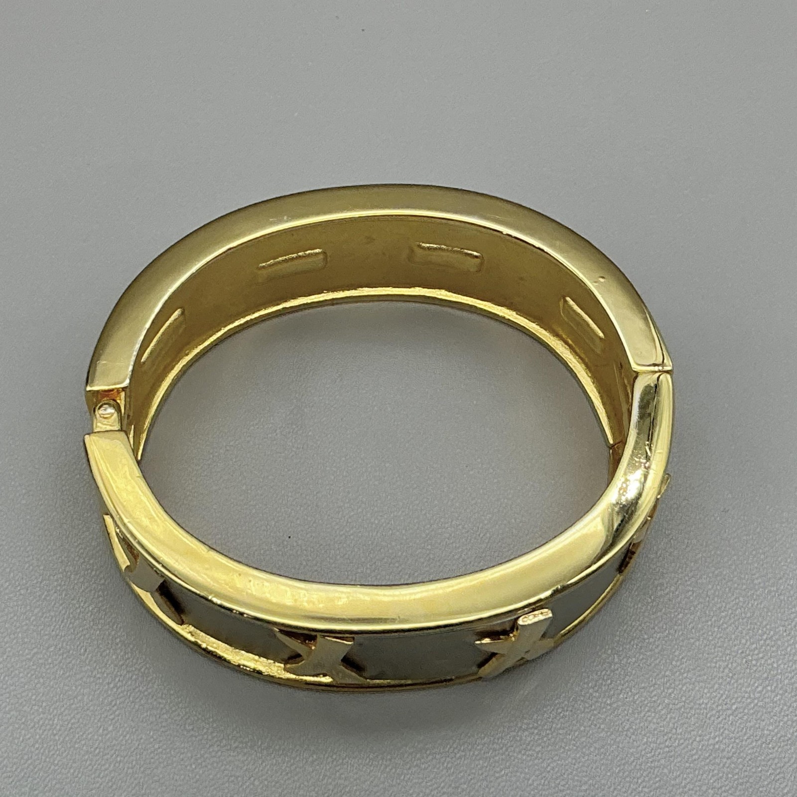Bracelet Gold Tone Gray X Motif Hinged Bangle Push Lock Womens Fashion Jewelry
