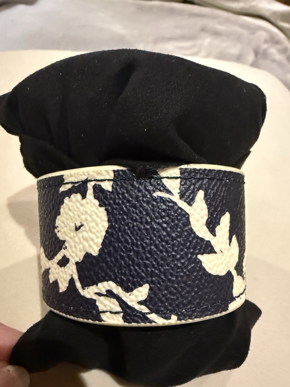 TORY BURCH DOUBLE SNAP Black And White LEATHER CUFF BRACELET WITH GOLD LOGO