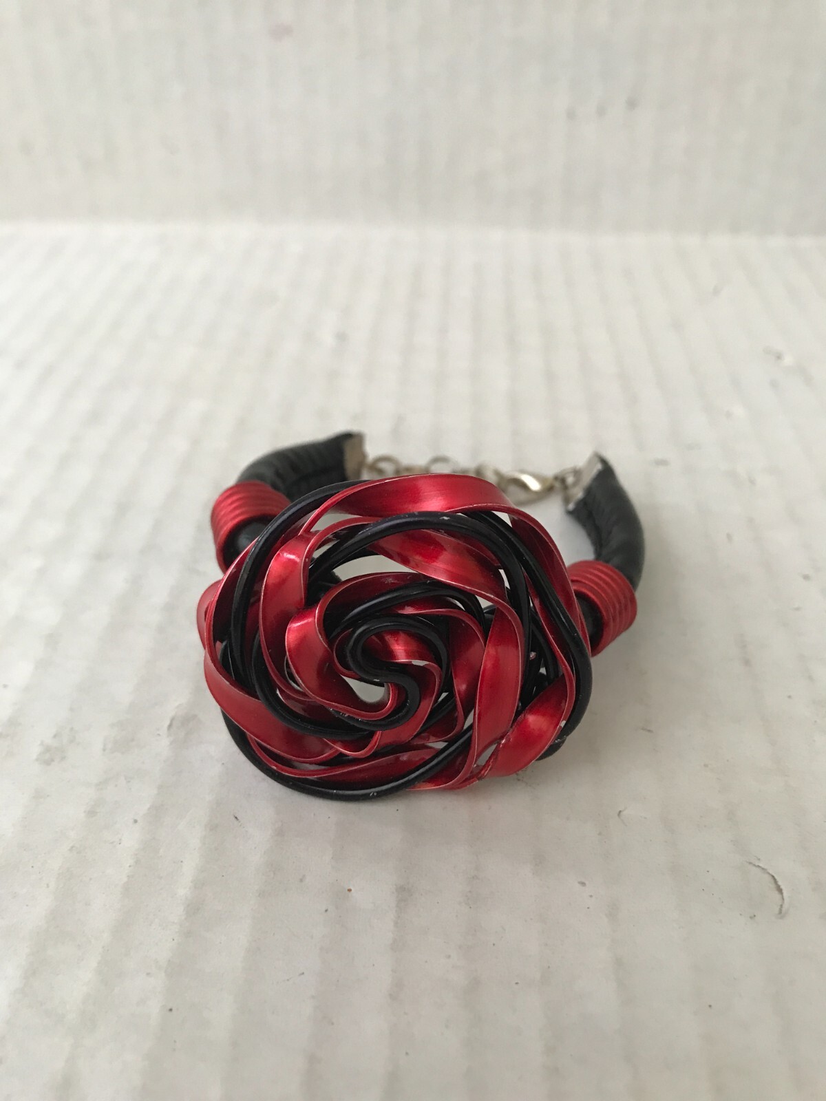 UNUSUAL ENAMEL OVER METAL RED AND BLACK ROSE FLOWER BRACELET
