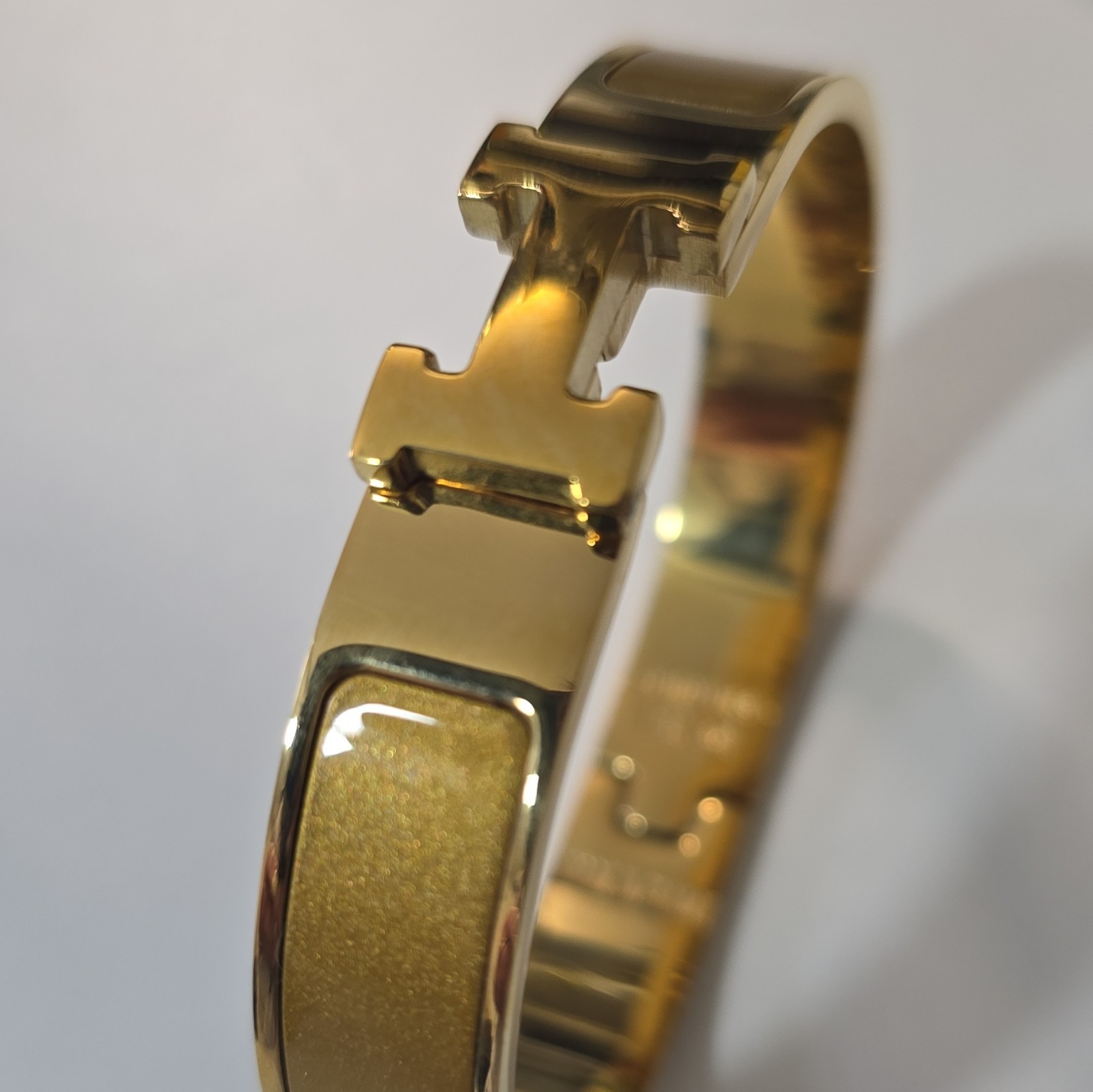 Hermès Signed Gold Tone Hinged Bangle Cuff Bracelet Metal France