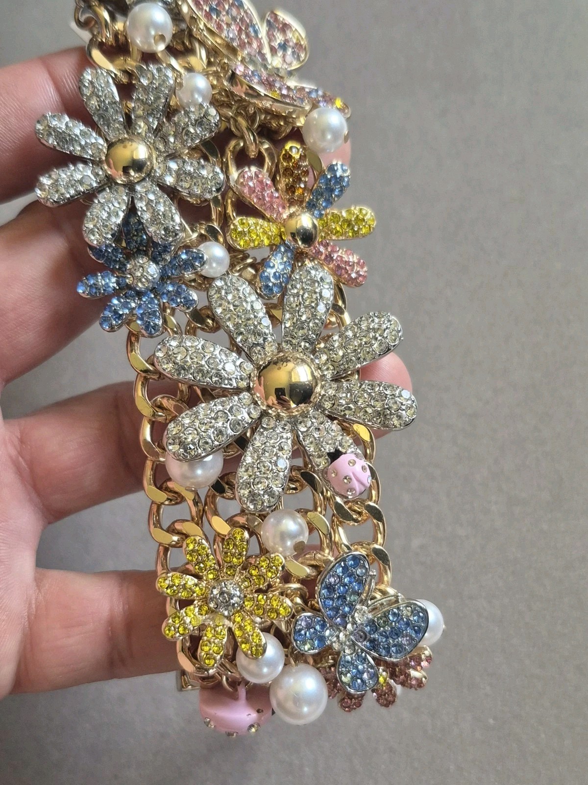 Betsey Johnson chunky flowers crystals toggle clasp bracelet