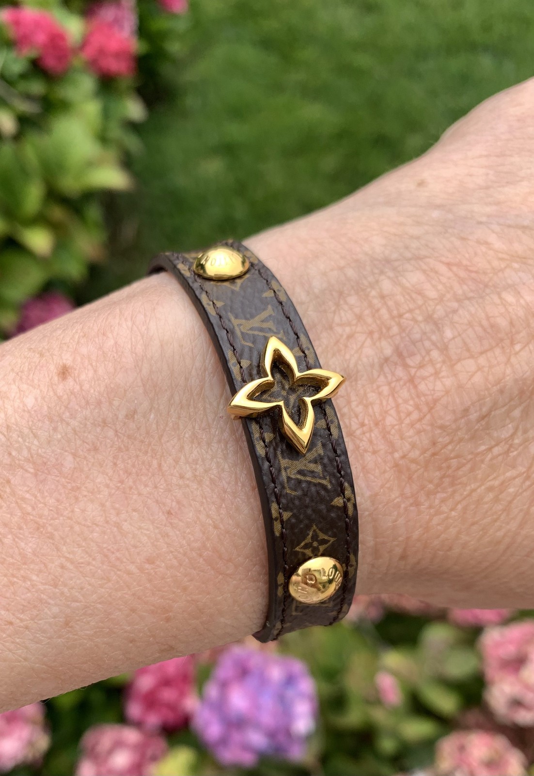 Louis Vuitton Monogram Blooming Leather Bracelet Gold Flower