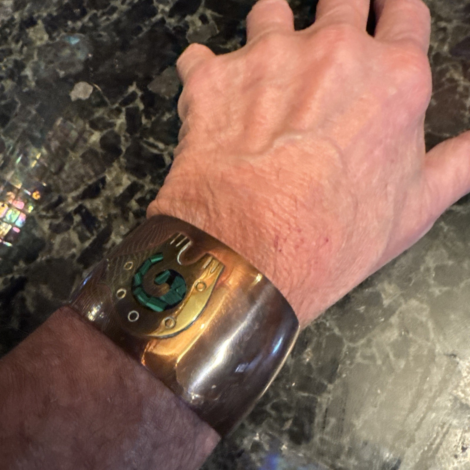 Vntg COPRE Mexico Copper Brass Abalone Inlay Bear Fetish Motif Cuff Bracelet 7″