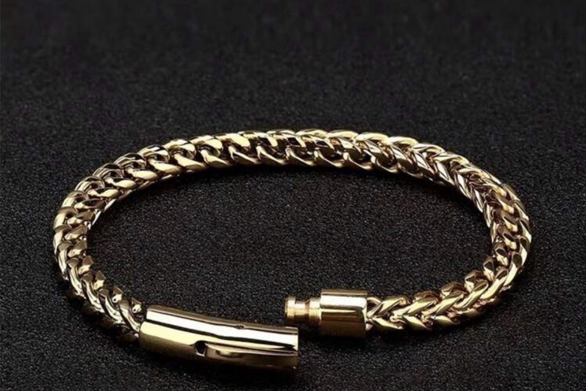 Gold Metal Cuban Link Chain Bracelet Barrel Clasp Round No Stone