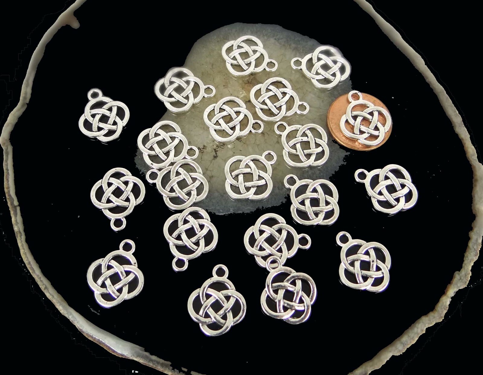 20 Celtic Knot Charms Antique Silver Pewter Pendants 18x15mm