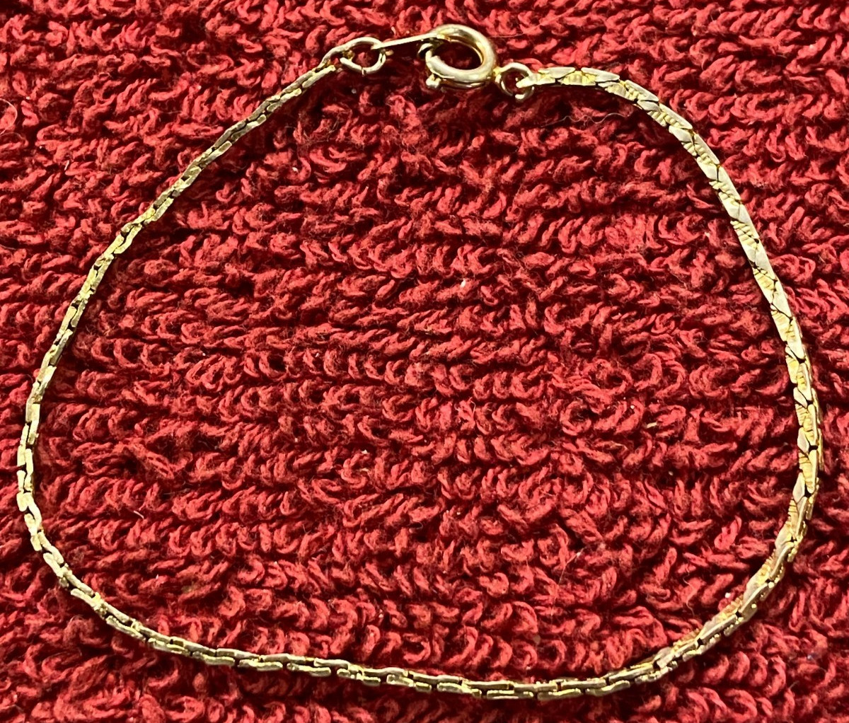 Vintage – Bracelet – Thin 1 mm- Gold Tone -6.5 Inch B37