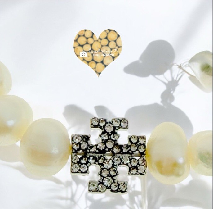 Tory Burch KIRA PEARL BRACELET in silver.