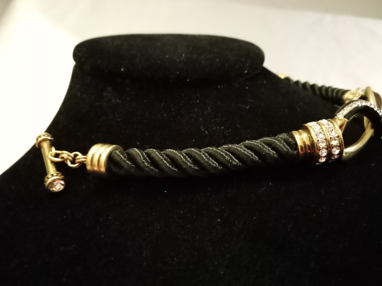 HEIDI DAUS GOLD TONE/BLACK ROPE/CRYSTAL FIGURE 8 BRACELET 8″
