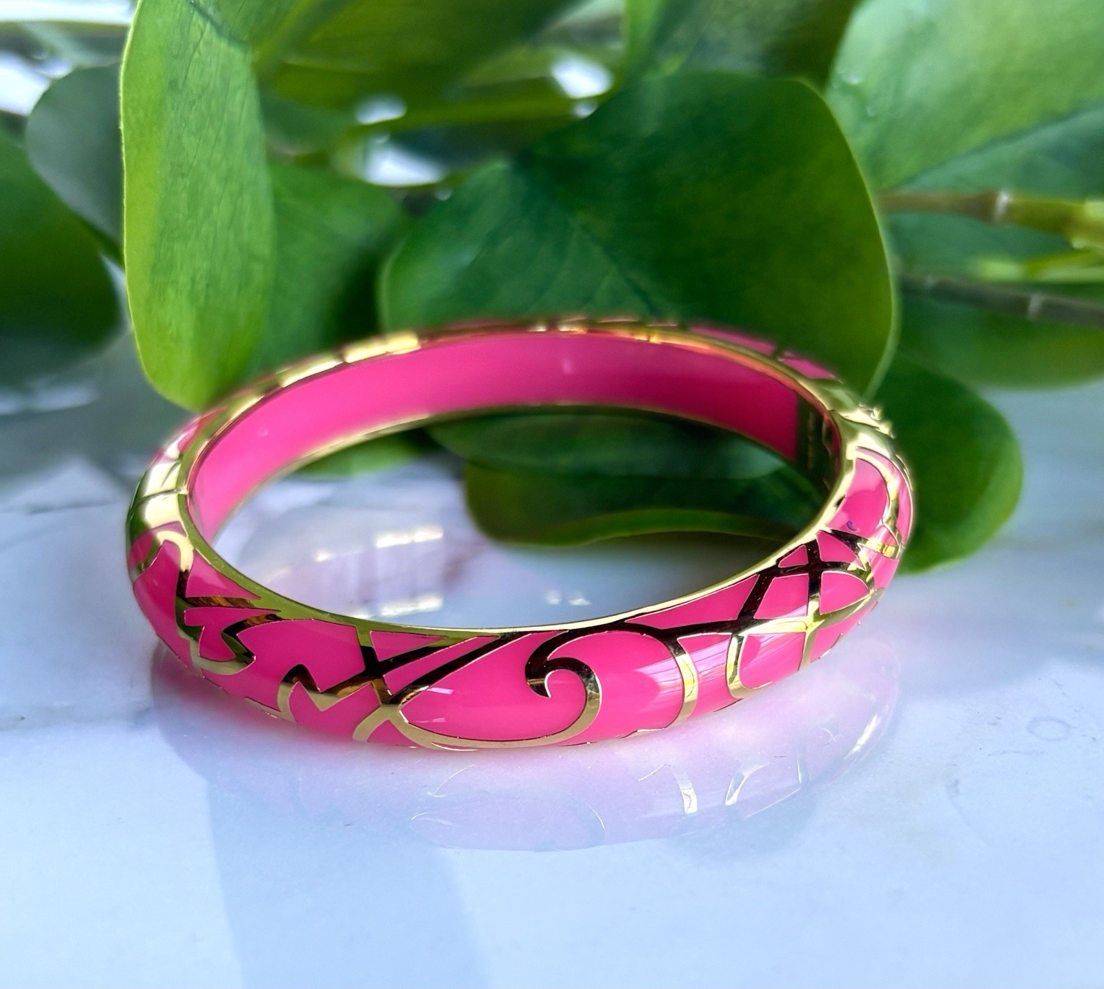 ANGELIQUE DE PARIS FRANCE OASIS HOT PINK FUCHSIA GOLD PLATE BRACELET BANGLE NEW