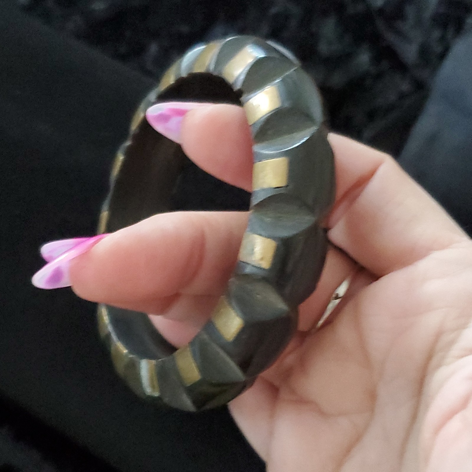Black Gold Tone Round Faceted Bangle Bracelet Resin Stackable No stone