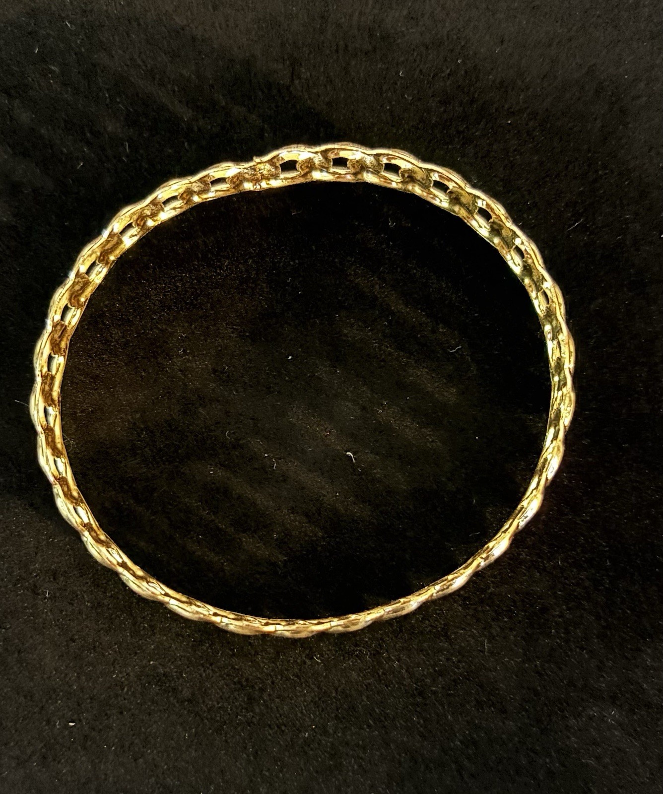 Gold-Tone Curb Link Chain Bangle Bracelet, Round Metal Link Design