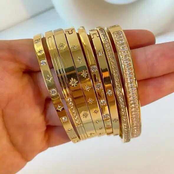 Stainless Steel Gold Women Tarnish-Free Star-Engraved Bangle Bracelet Size 7