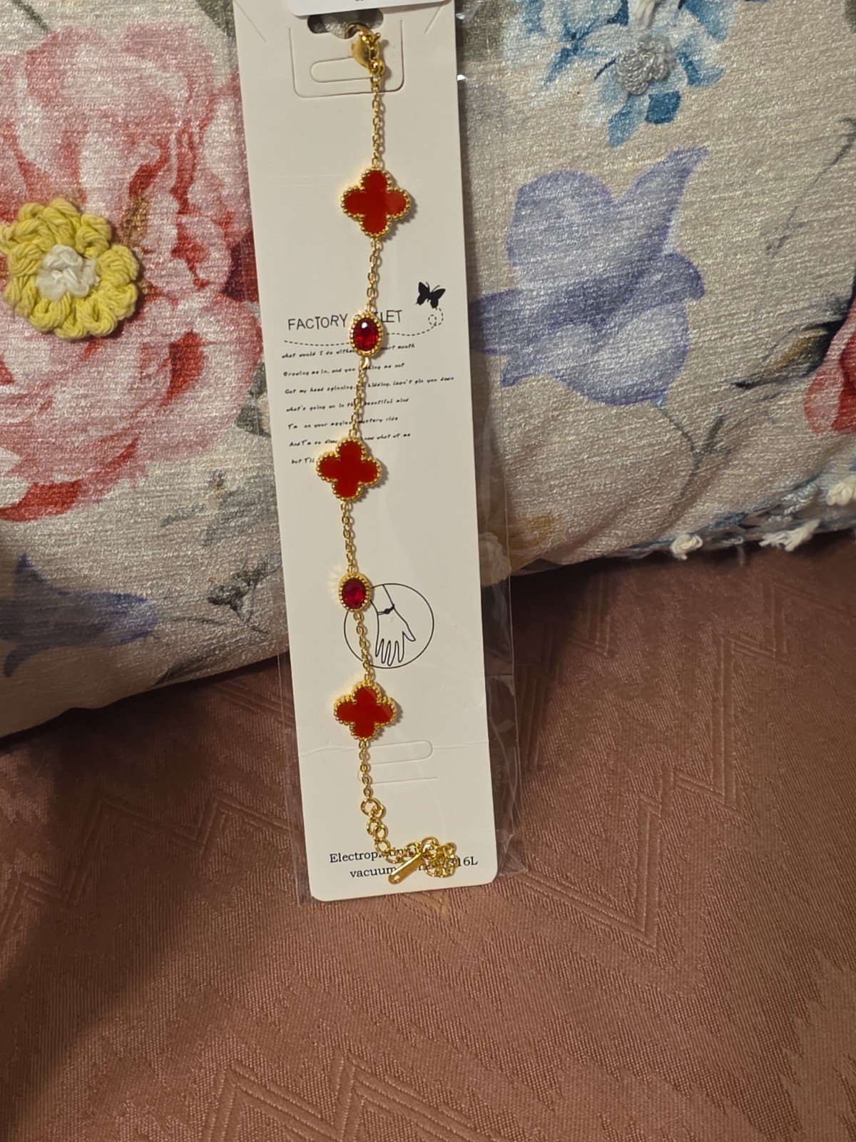 Red Clover Bracelet. Goldtone Stainless Steel
