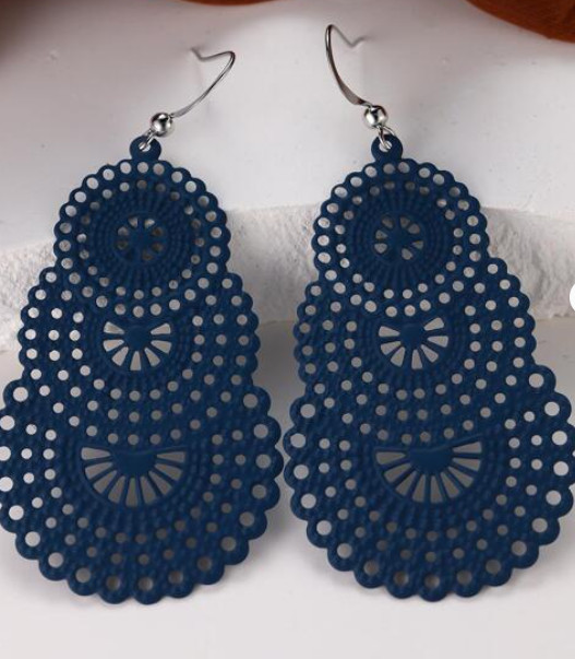 **CLEARANCE** Beautiful Metal alloy earrings – Dainty – stunning colors