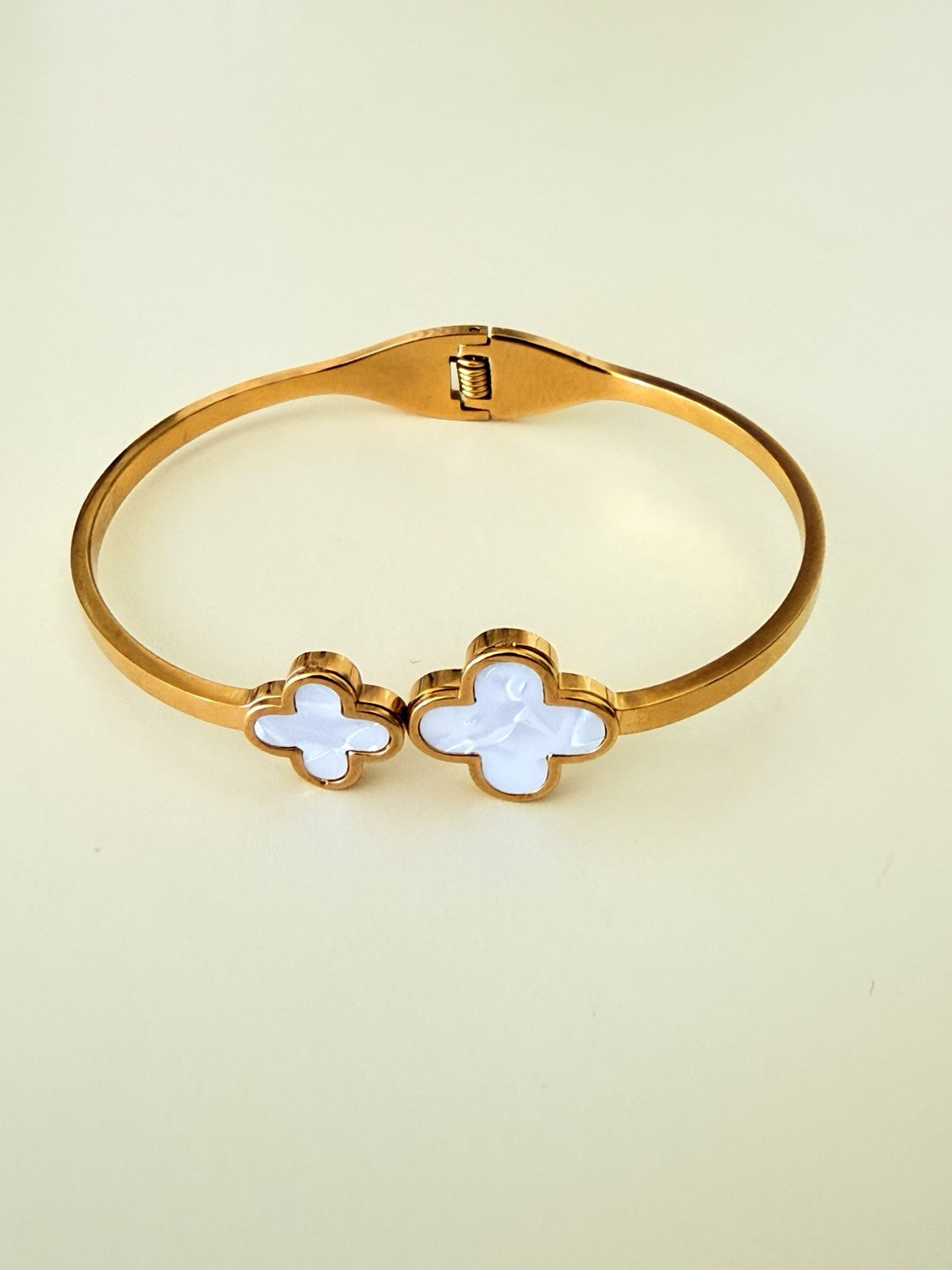 Y2K Gold Plated Lucky Four Leaf Bracelet With Black Clover Design Women 7.5in