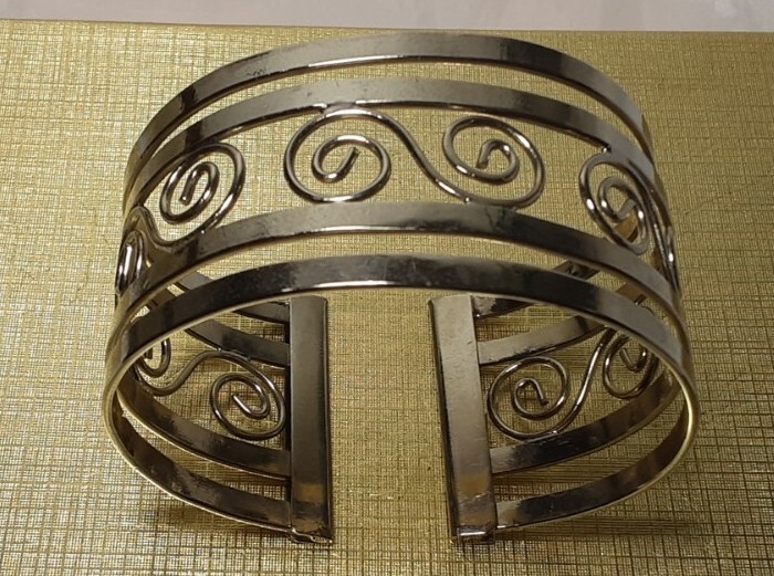 Braclelet Silver Tone Polished Wide Open Scrolling 6.5″ Small Cuff