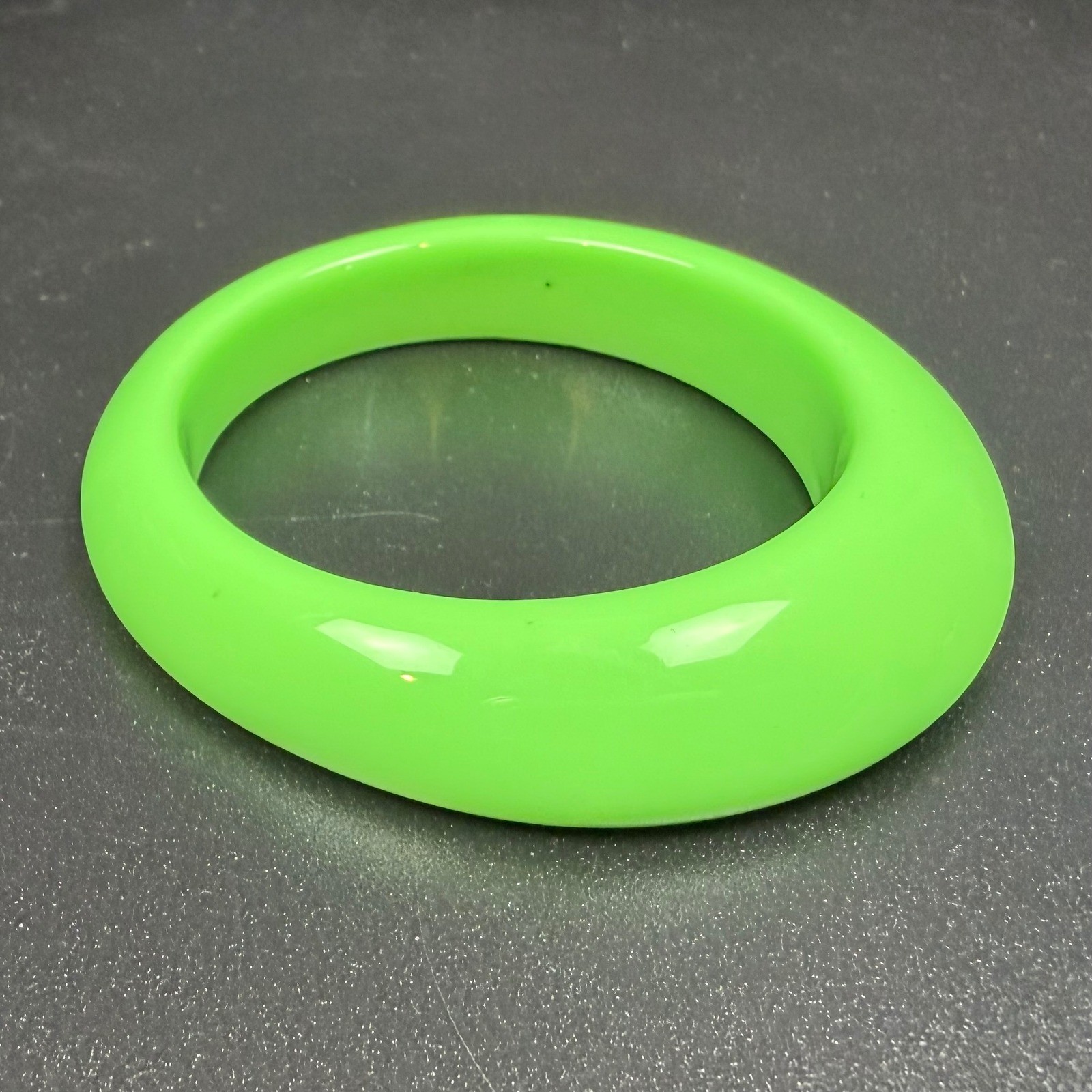 Bangle Bracelet Size 7.5 Lime Green Chunky Retro Asymmetrical Acrylic Resin