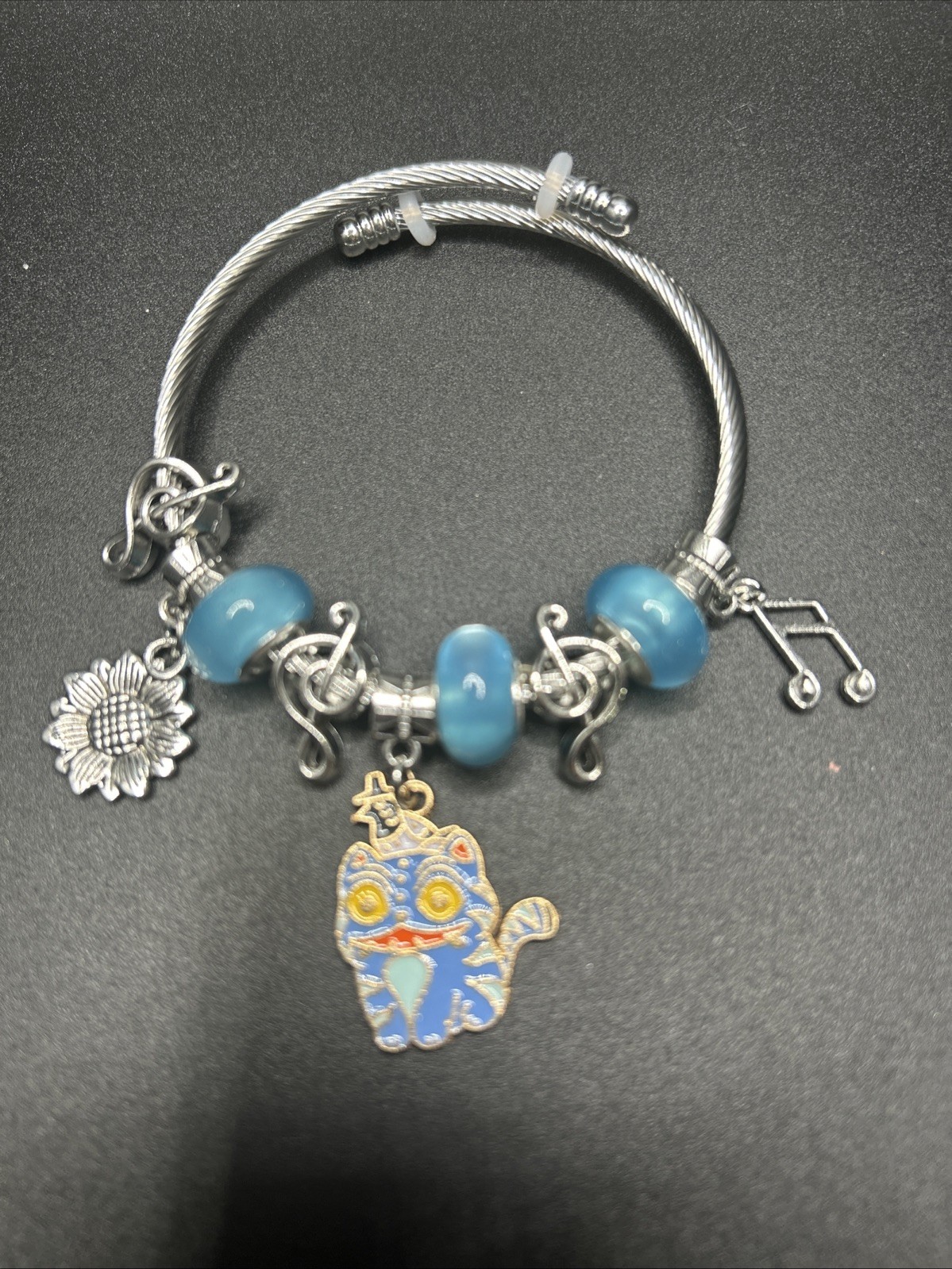 Huntrix Kpop DERPY Zinc Alloy Charm Bracelet Jewelry –Adjustable Beaded Bracelet