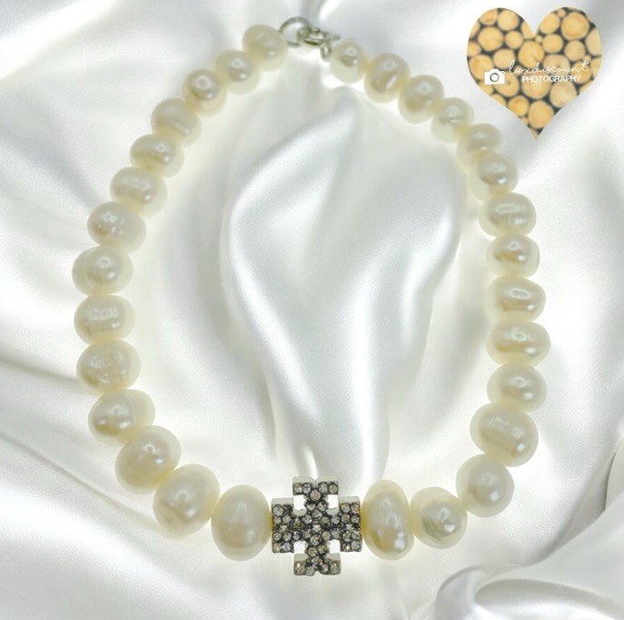 Tory Burch KIRA PEARL BRACELET in silver.