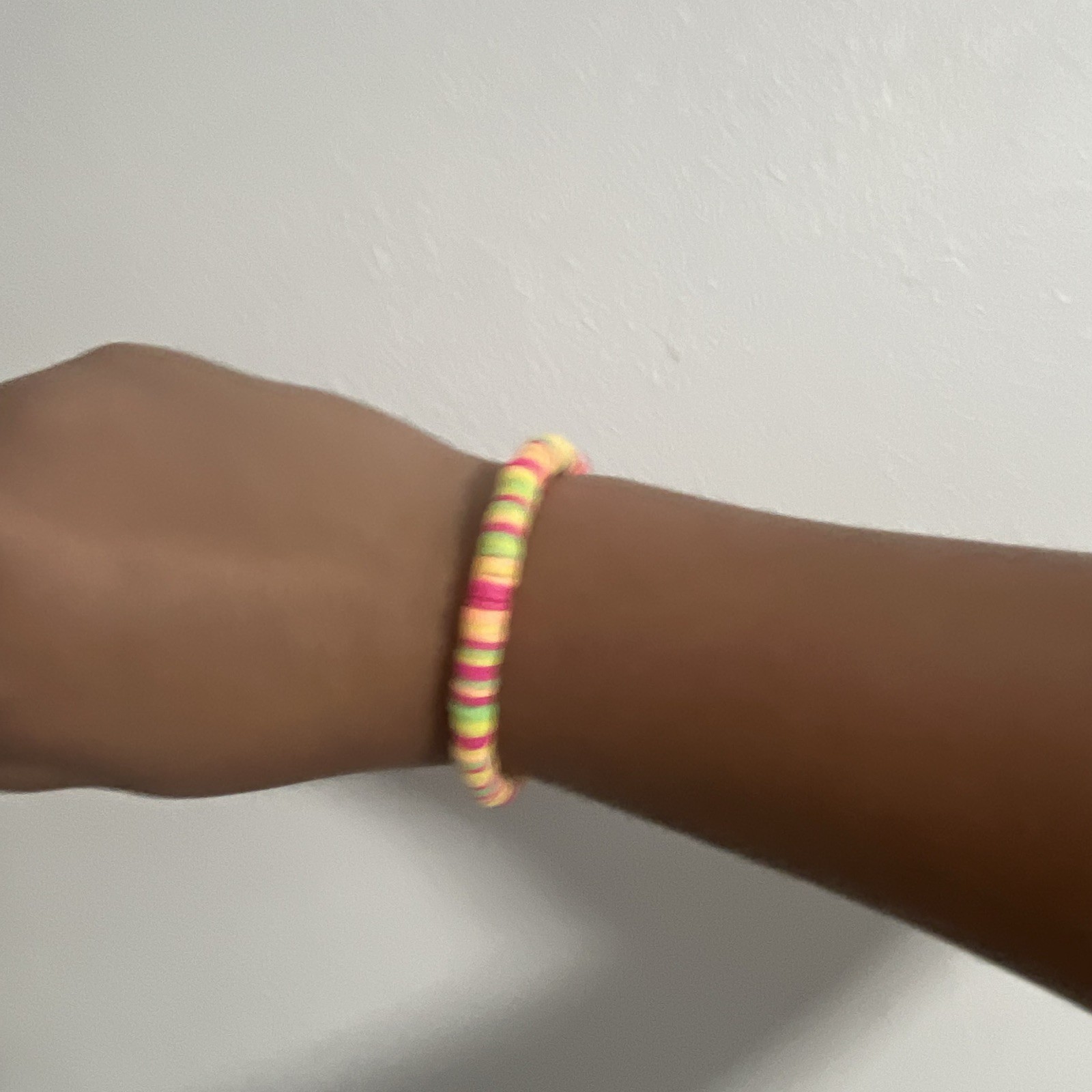 Multicolor Plastic Round Beaded Stretch Bracelet No Stone No Clasp